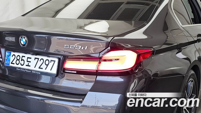 BMW 5 Series (G30) 523d M Sport 2023 — фото 23