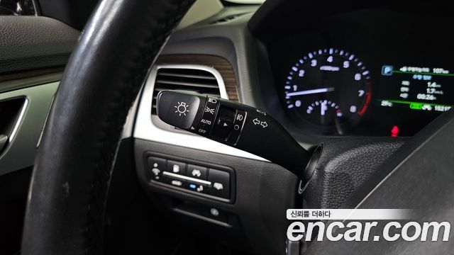 Genesis G80 3.3 GDI AWD Premium Luxury 2017 — фото 19