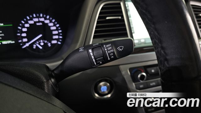 Genesis G80 3.3 GDI AWD Premium Luxury 2017 — фото 38