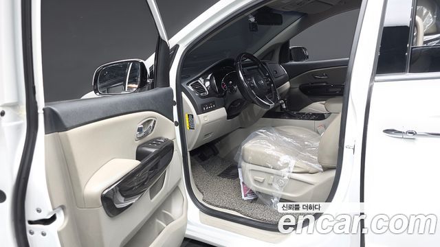 Kia Carnival 9-Seater Noblesse Special 2019 — фото 10