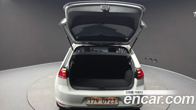 Volkswagen Golf (VII) 2.0 TDI 2016 — фото 20