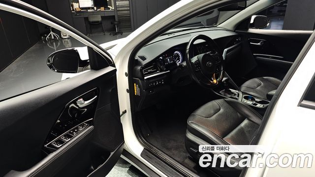 Kia Niro 1.6 HEV Prestige 2020 — фото 10