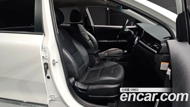 Kia Niro 1.6 HEV Prestige 2020 — фото 11
