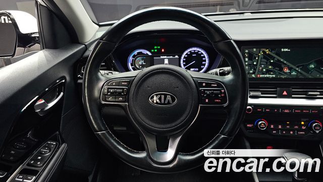Kia Niro 1.6 HEV Prestige 2020 — фото 13