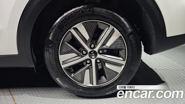 Kia Niro 1.6 HEV Prestige 2020 — фото 21