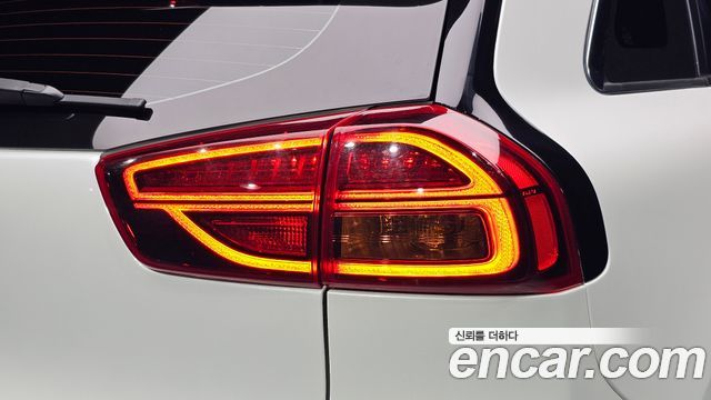 Kia Niro 1.6 HEV Prestige 2020 — фото 23
