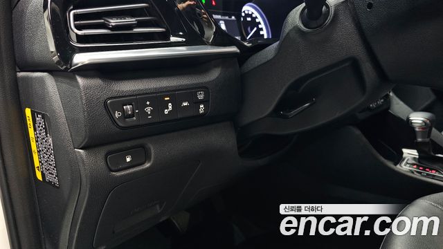 Kia Niro 1.6 HEV Prestige 2020 — фото 27