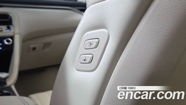 Genesis G70 Gasoline 2.5T 4WD 2024 — фото 17