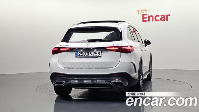 Mercedes-Benz GLC-Class (X254) GLC300 4MATIC AMG Line 2024 — фото 4