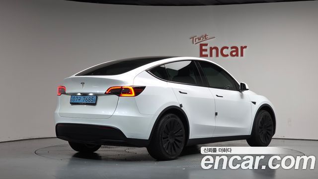 Tesla Model Y RWD 2023 — фото 2
