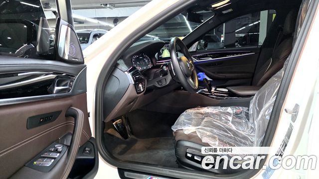 BMW 5 Series (G30) M550i xDrive 2023 — фото 8