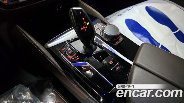 BMW 5 Series (G30) M550i xDrive 2023 — фото 18