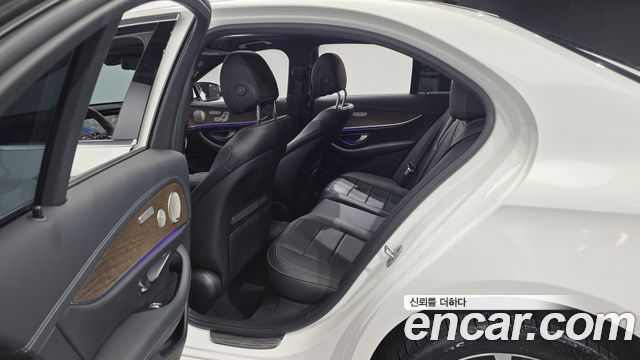 Mercedes-Benz E-Class (W213) E300e 4MATIC Exclusive 2021 — фото 11