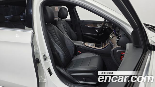 Mercedes-Benz E-Class (W213) E300e 4MATIC Exclusive 2021 — фото 26