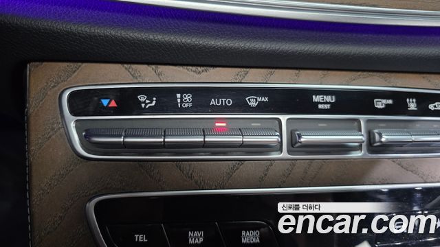 Mercedes-Benz E-Class (W213) E300e 4MATIC Exclusive 2021 — фото 31