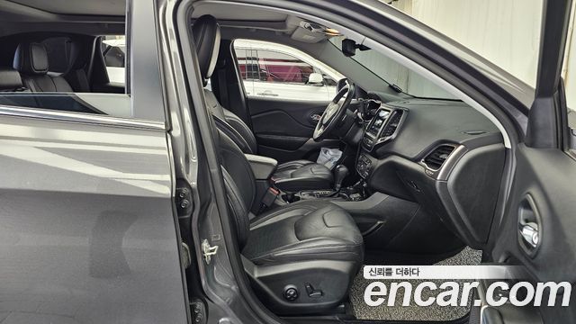 Jeep Cherokee (KL) 2.4 Longitude High AWD 2019 — фото 26