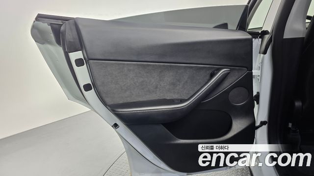 Tesla Model Y Long Range AWD 2022 — фото 31