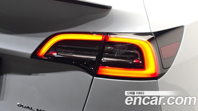 Tesla Model Y Long Range AWD 2022 — фото 29