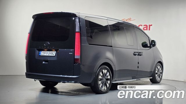 Hyundai Staria 4WD Lounge 9-Seater Prestige 2023 — фото 2