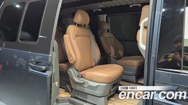 Hyundai Staria 4WD Lounge 9-Seater Prestige 2023 — фото 11