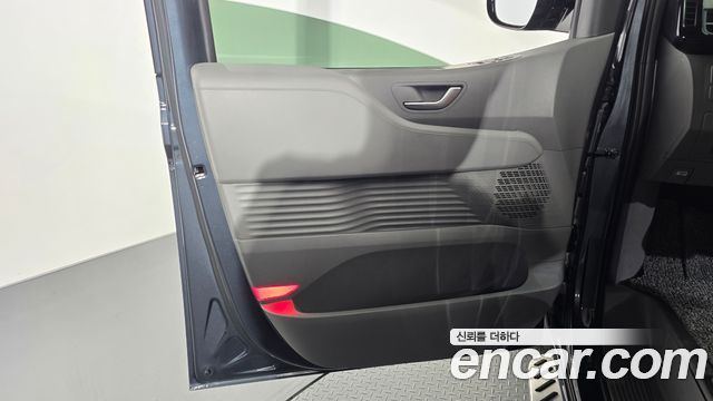 Hyundai Staria 4WD Lounge 9-Seater Prestige 2023 — фото 24
