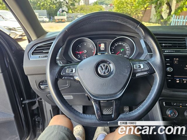 Volkswagen Tiguan (II) 2.0 TDI 2018 — фото 20