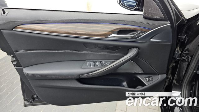 BMW 5 Series (G30) 530i xDrive Luxury 2023 — фото 24