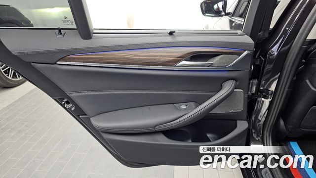 BMW 5 Series (G30) 530i xDrive Luxury 2023 — фото 25
