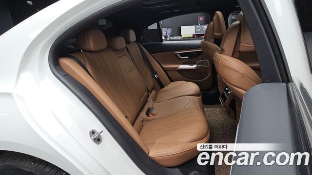Mercedes-Benz E-Class (W214) E300 4MATIC AMG Line 2026 — фото 12