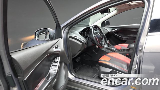 Ford Focus 2.0 Diesel Sport Hatchback 3rd 2014 — фото 10