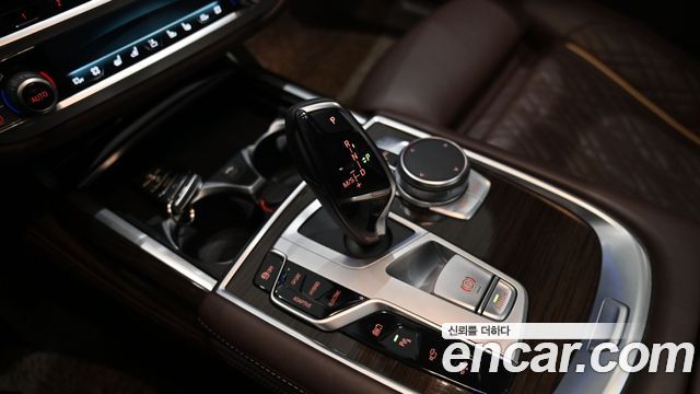 BMW 7 Series (G11) 745Le iPerformance Design Pure Excellence 2022 — фото 9