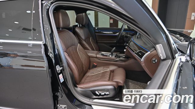 BMW 7 Series (G11) 745Le iPerformance Design Pure Excellence 2022 — фото 15