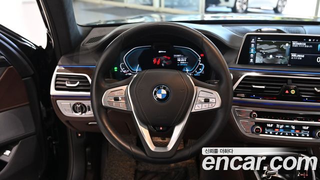BMW 7 Series (G11) 745Le iPerformance Design Pure Excellence 2022 — фото 18