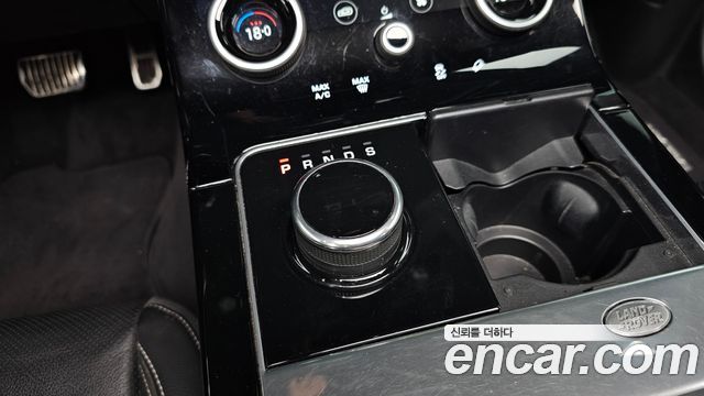 Land Rover Range Rover Velar 2.0 D240 R-Dynamic SE 2018 — фото 9