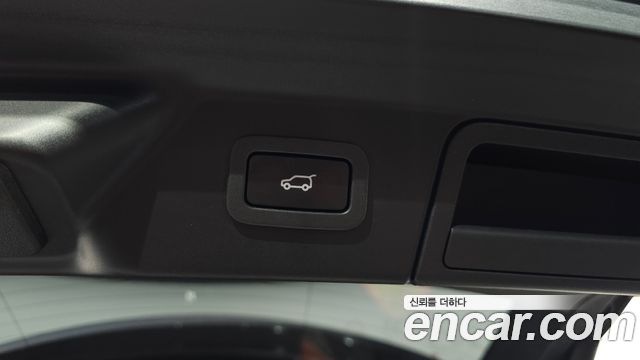 Land Rover Range Rover Velar 2.0 D240 R-Dynamic SE 2018 — фото 19
