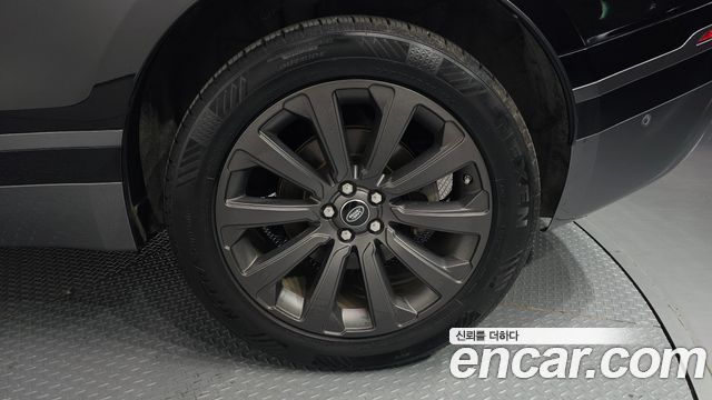 Land Rover Range Rover Velar 2.0 D240 R-Dynamic SE 2018 — фото 21