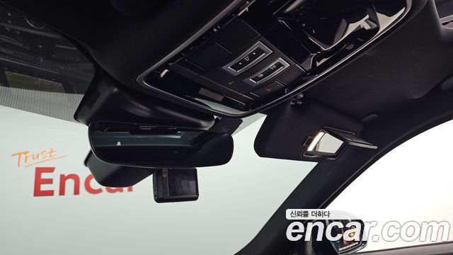 Land Rover Range Rover Velar 2.0 D240 R-Dynamic SE 2018 — фото 29