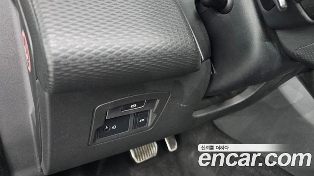 Land Rover Range Rover Velar 2.0 D240 R-Dynamic SE 2018 — фото 36