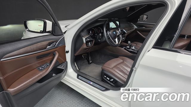 BMW 5 Series (G30) 520d xDrive M Sport Package Plus 2017 — фото 10