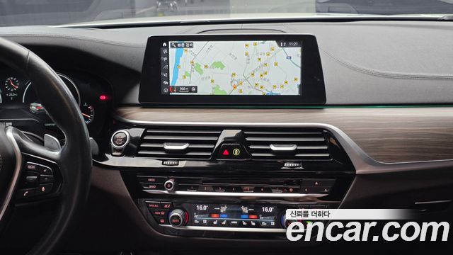 BMW 5 Series (G30) 520d xDrive M Sport Package Plus 2017 — фото 18