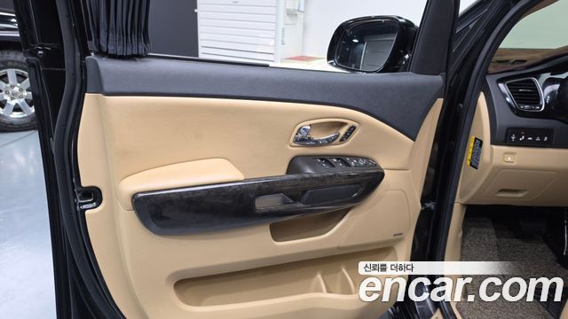 Kia Carnival 7-Seater Hi-Limousine President 2019 — фото 24
