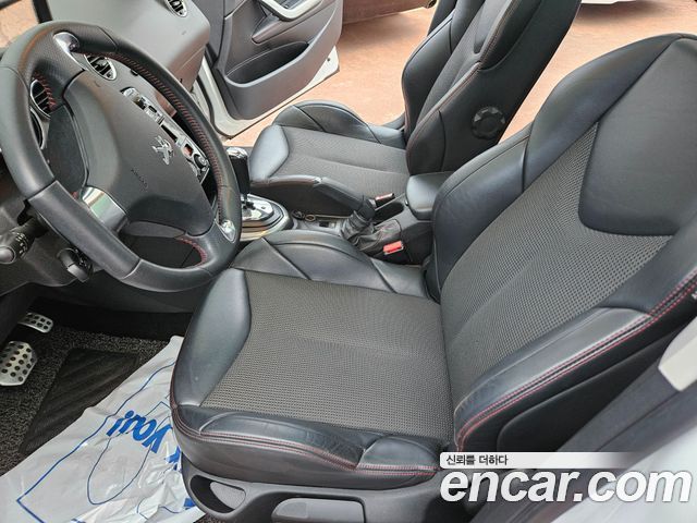 Peugeot 308 1.6 e-HDi Sportium 1st 2014 — фото 15