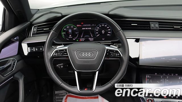 Audi e-tron S Sportback 2023 — фото 22