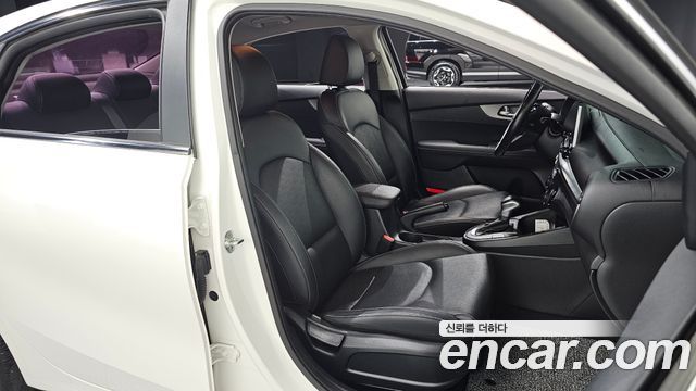 Kia K3 Luxury 2020 — фото 32