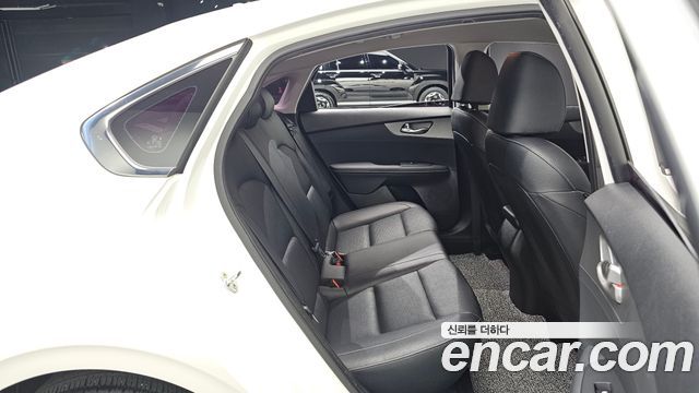 Kia K3 Luxury 2020 — фото 34