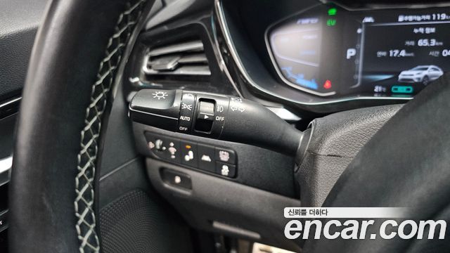 Kia Niro 1.6 HEV Noblesse Special 2020 — фото 17