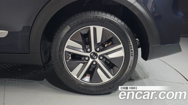Kia Niro 1.6 HEV Noblesse Special 2020 — фото 21