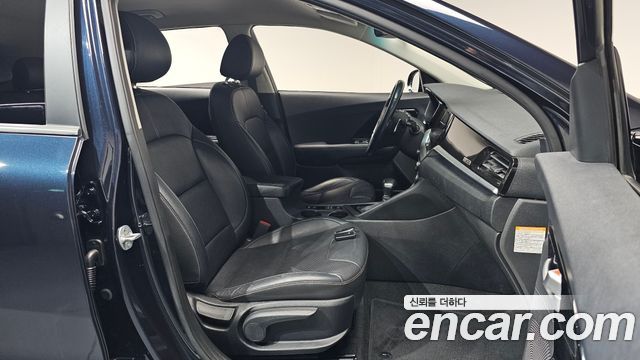 Kia Niro 1.6 HEV Noblesse Special 2020 — фото 26