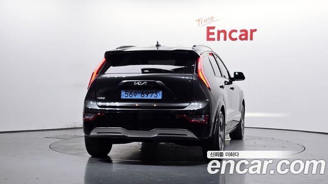 Kia Niro EV Earth 2023 — фото 4