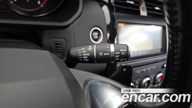 Land Rover Discovery 5 2.0 SD4 SE 2019 — фото 17